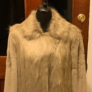 Gorgeous Wendy William faux fur